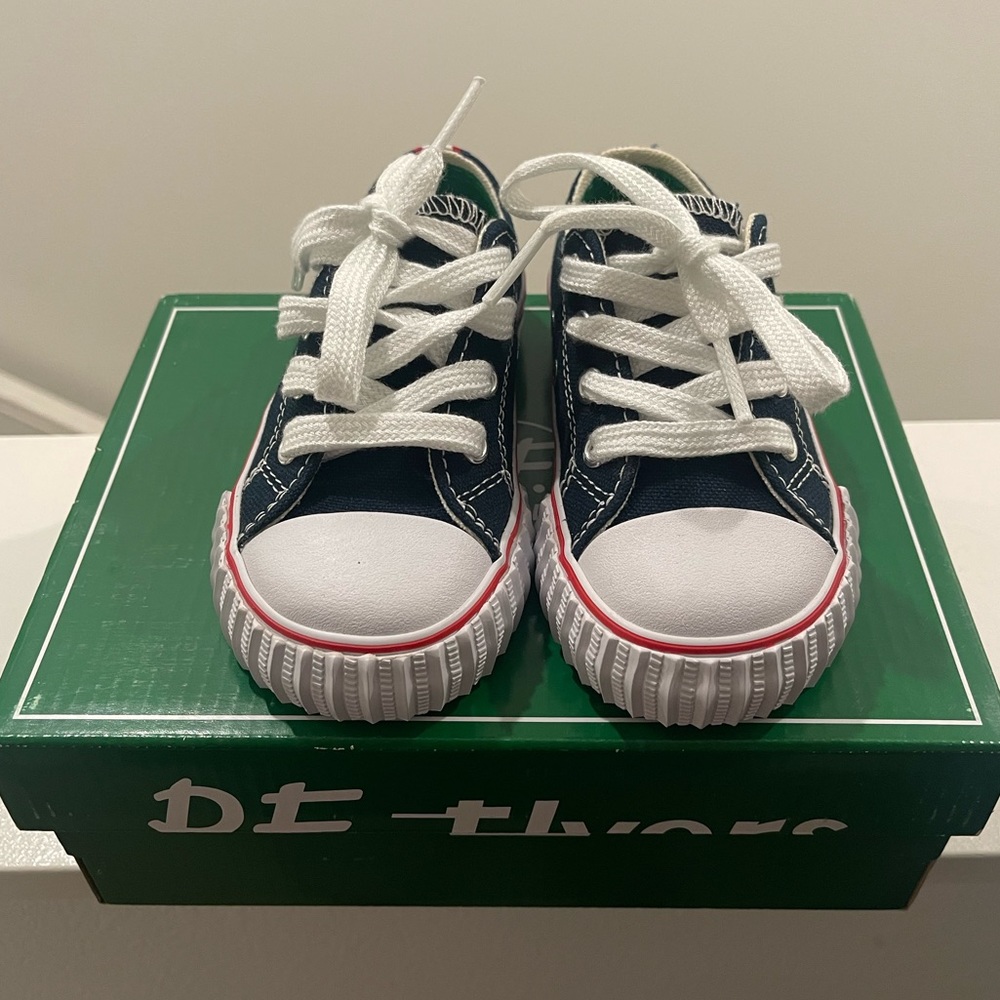 PF Flyers Kids Canvas Sneaker Size 7 BRAND NEW